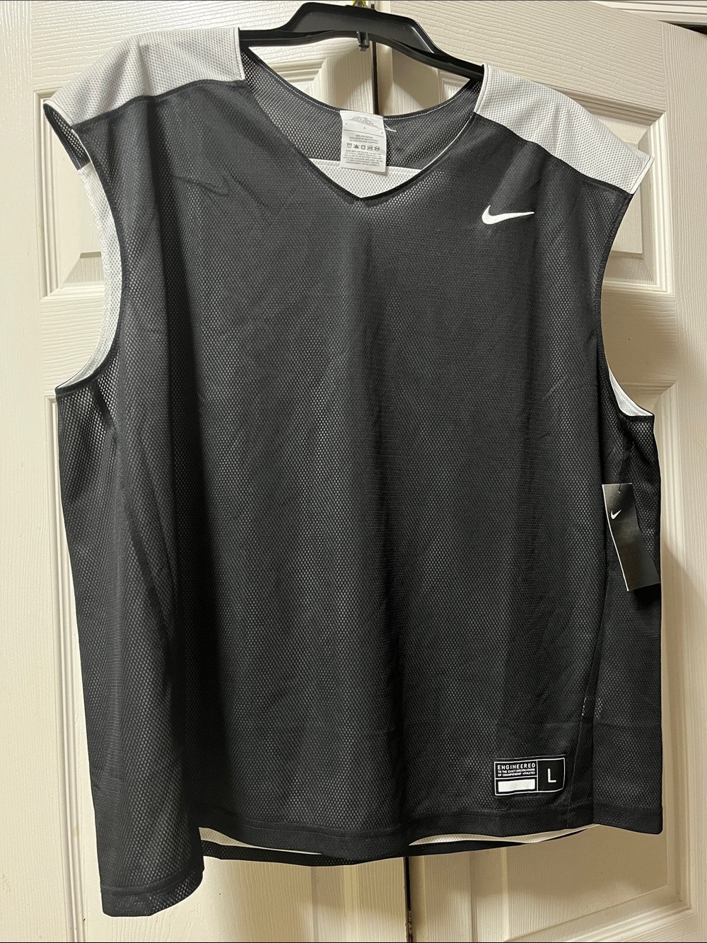 Nike Men’s Black and White Athletic Sleeveless Jersey. NWT. Size L